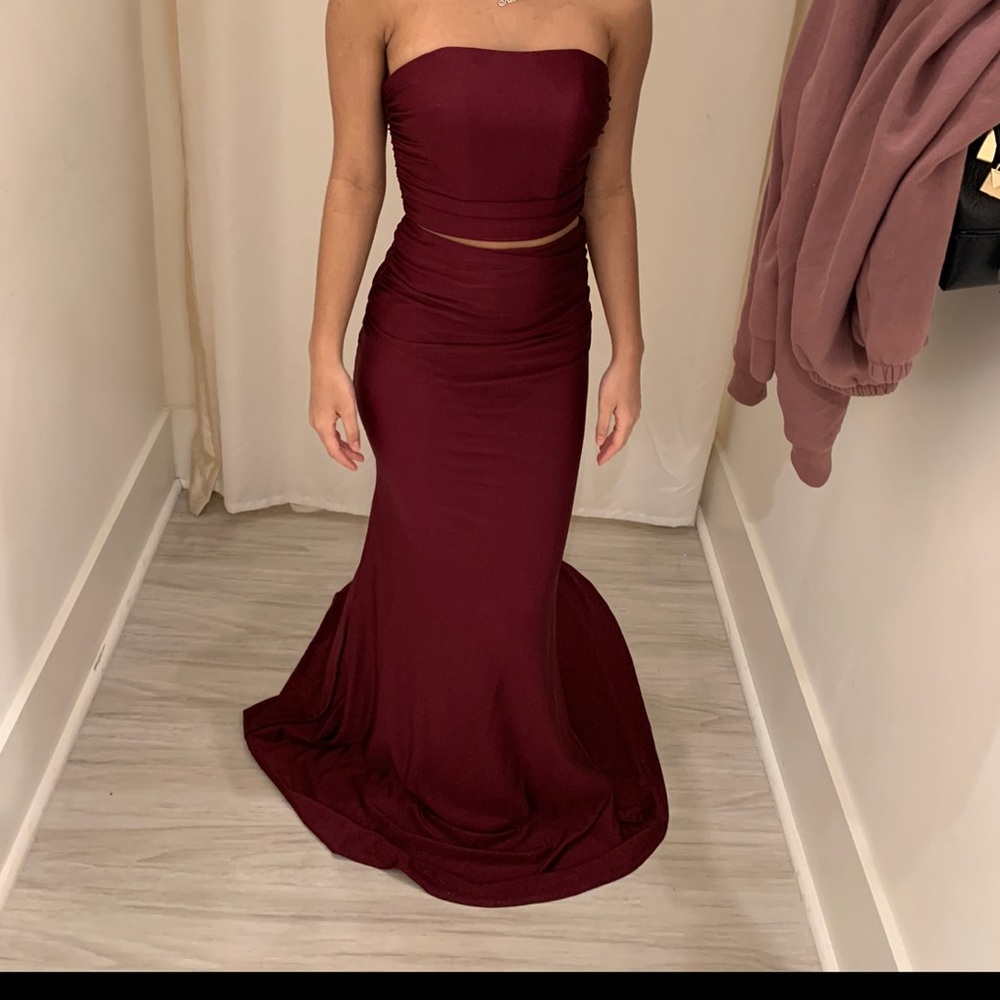 2 price prom dress. Never wore! Price negotiable